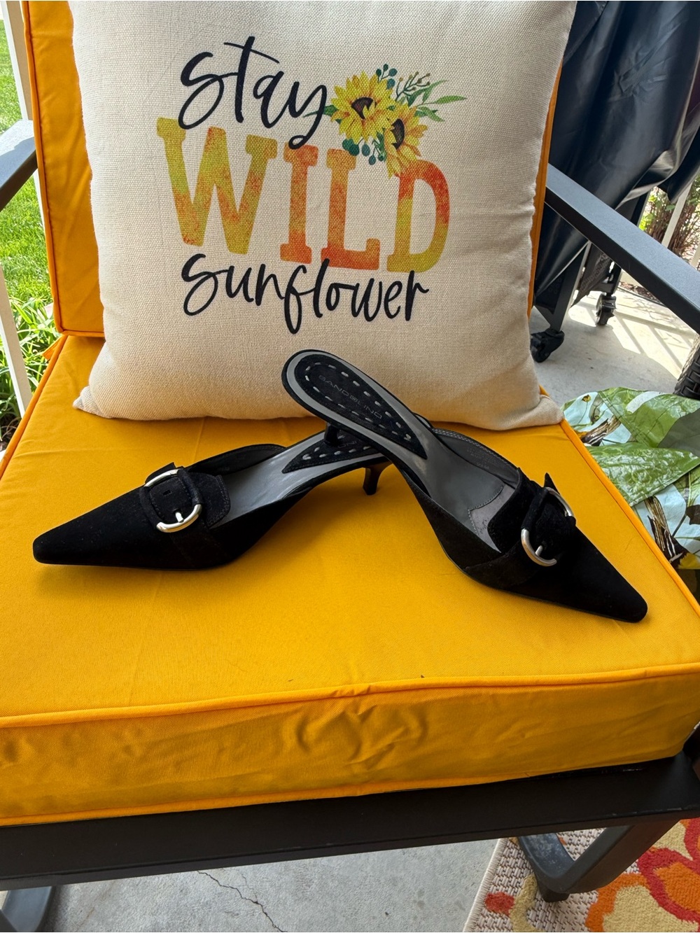 Bandolino Black Pointed-Toe Buckle Mules